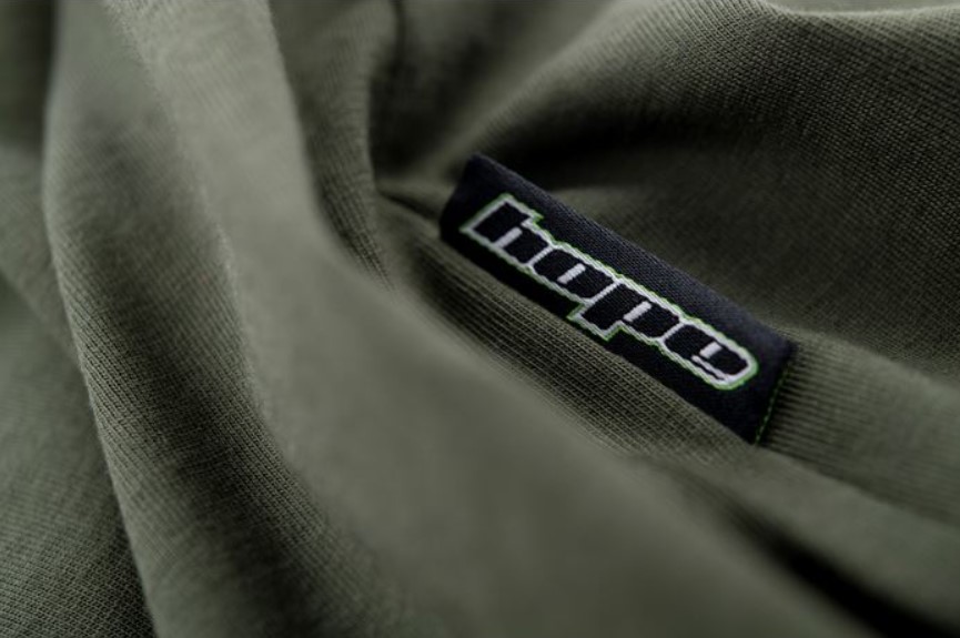 Hope Polera verde mens logo