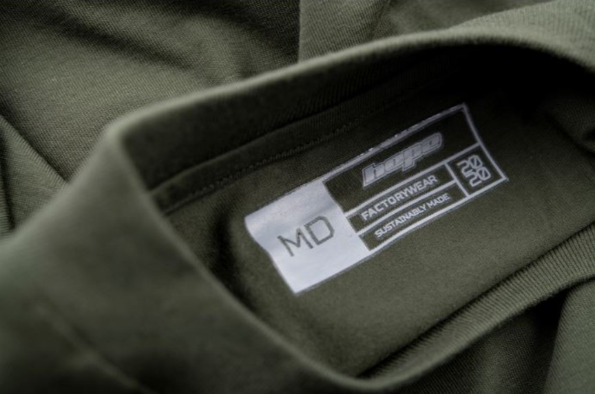 Hope Polera verde mens logo